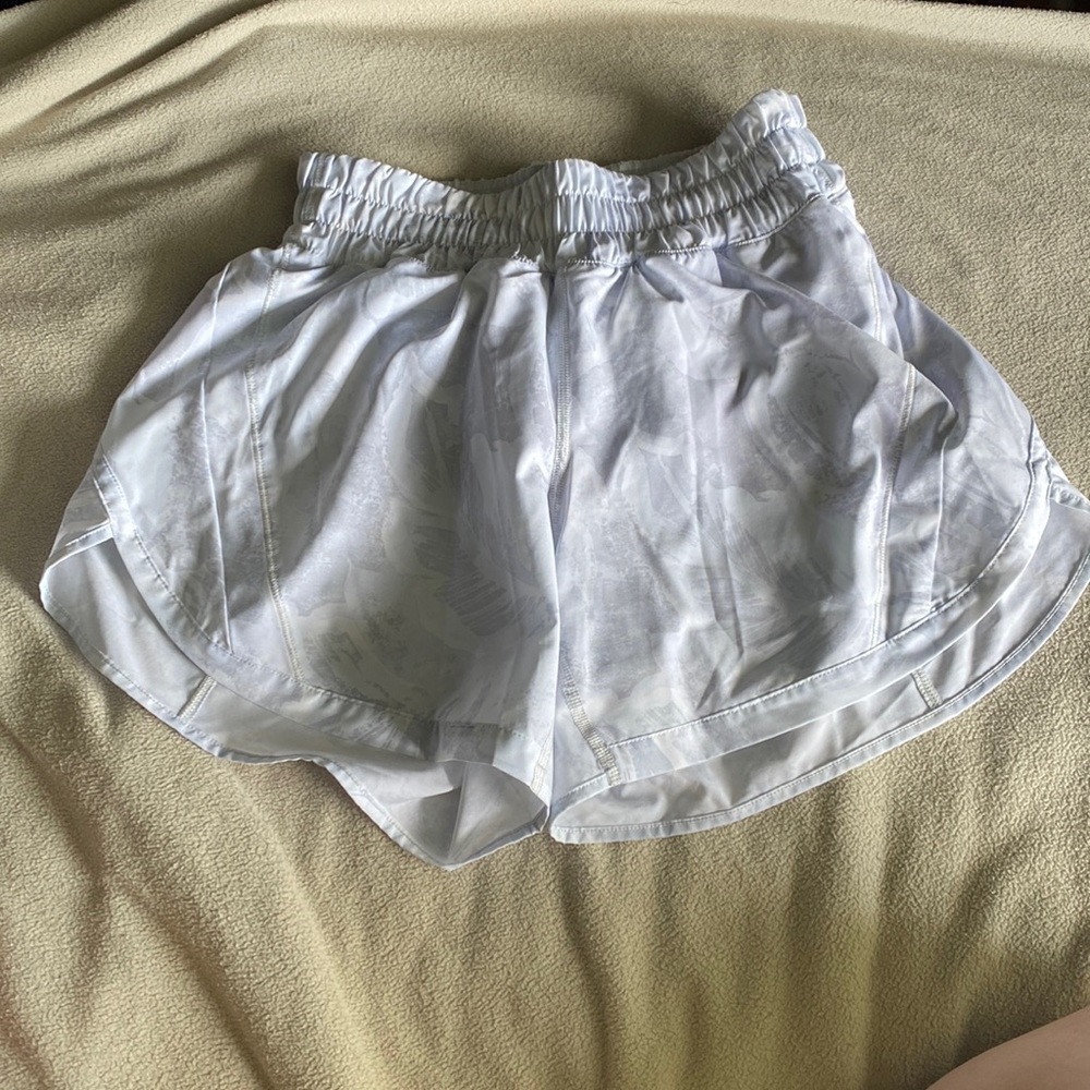 Lululemon silver grey botanical print shorts